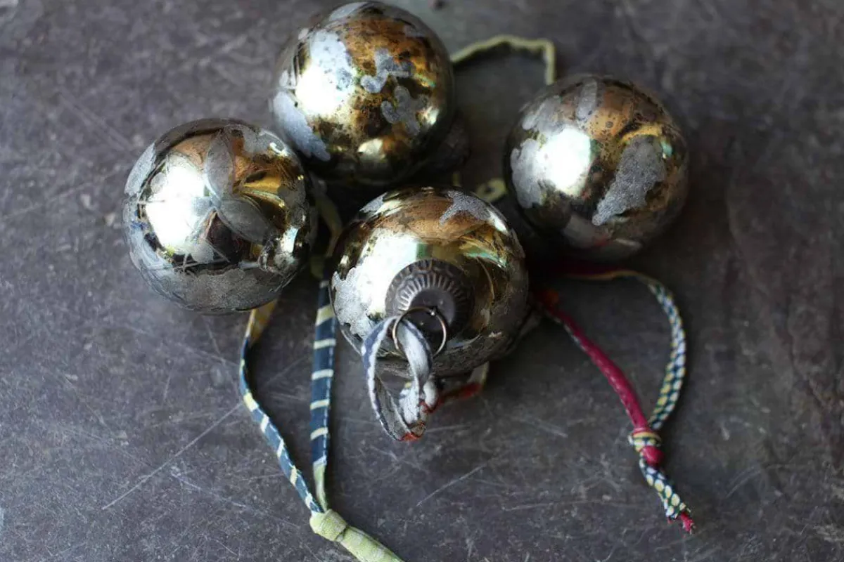 Baubles & Tree Decorations|Bright Christmas^Nkuku Antique Gold Baubles (Set of 4)