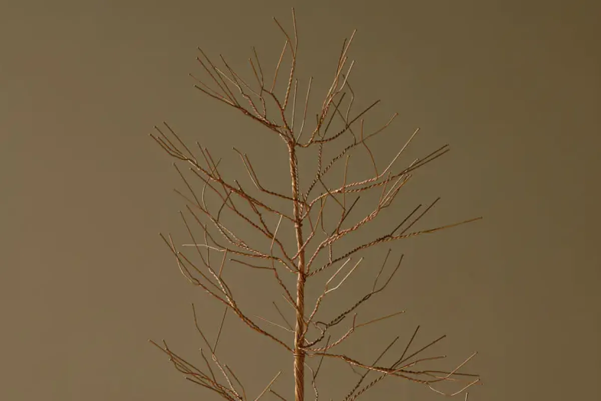 Winter Berries^Nkuku Charida Base Wire Tree - Brass - Extra Large