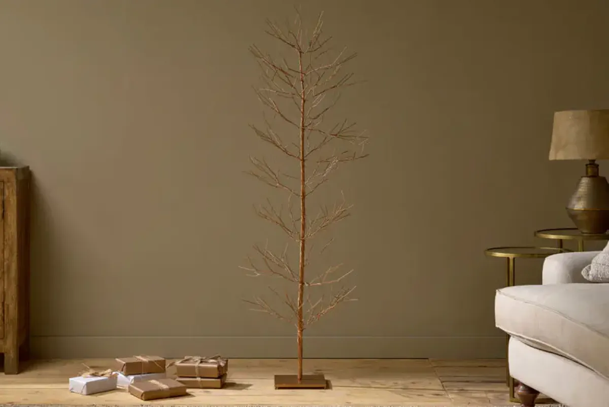 Winter Berries^Nkuku Charida Base Wire Tree - Brass - Extra Large