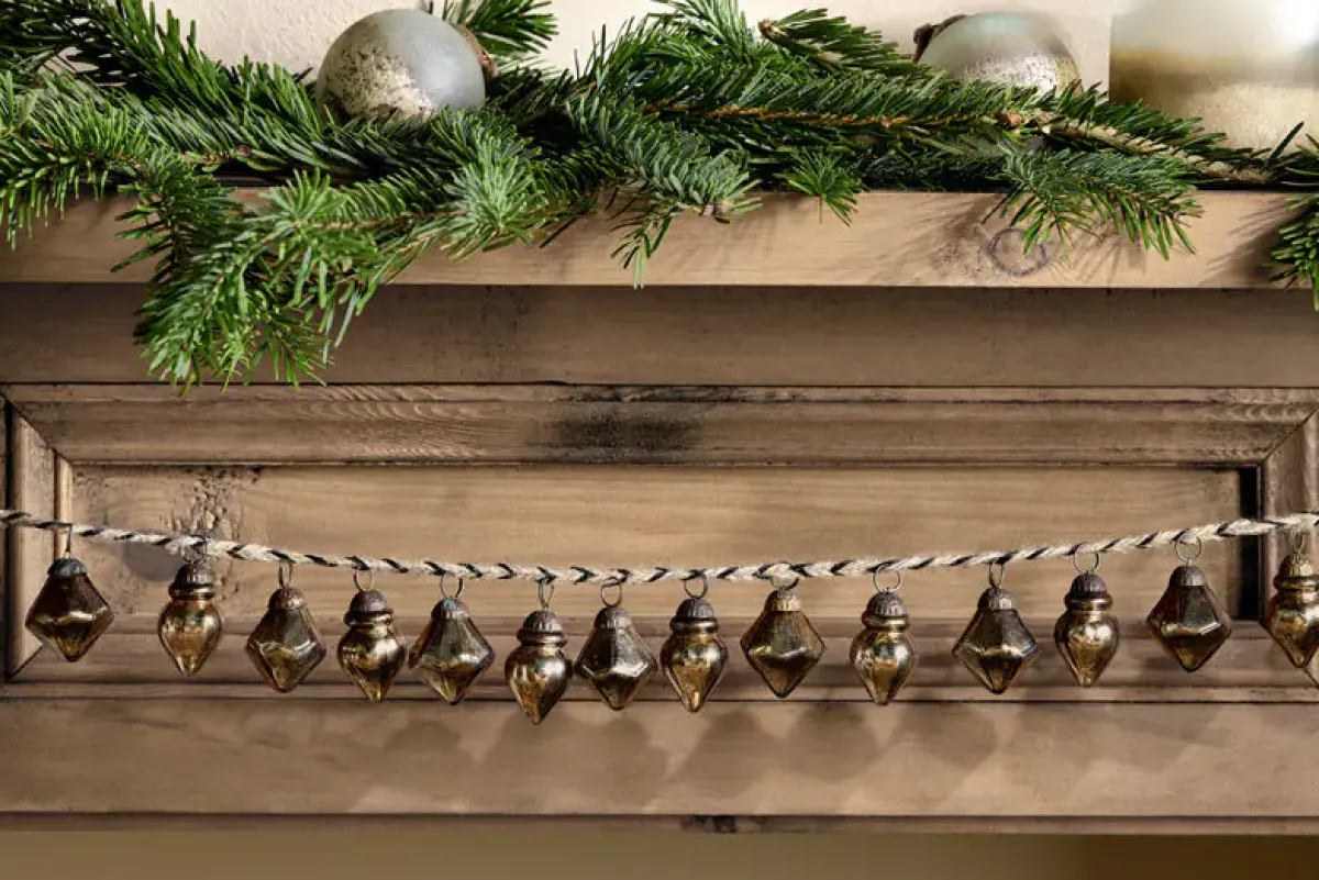 Wreaths & Garlands|Bright Christmas^Nkuku Ekiti Bauble Garland - Antique Gold