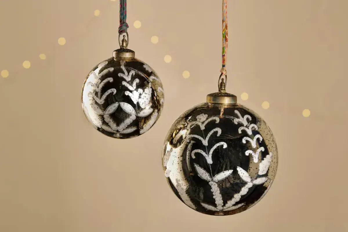 Giant Baubles|Baubles & Tree Decorations^Nkuku Giant Antique Gold Bauble