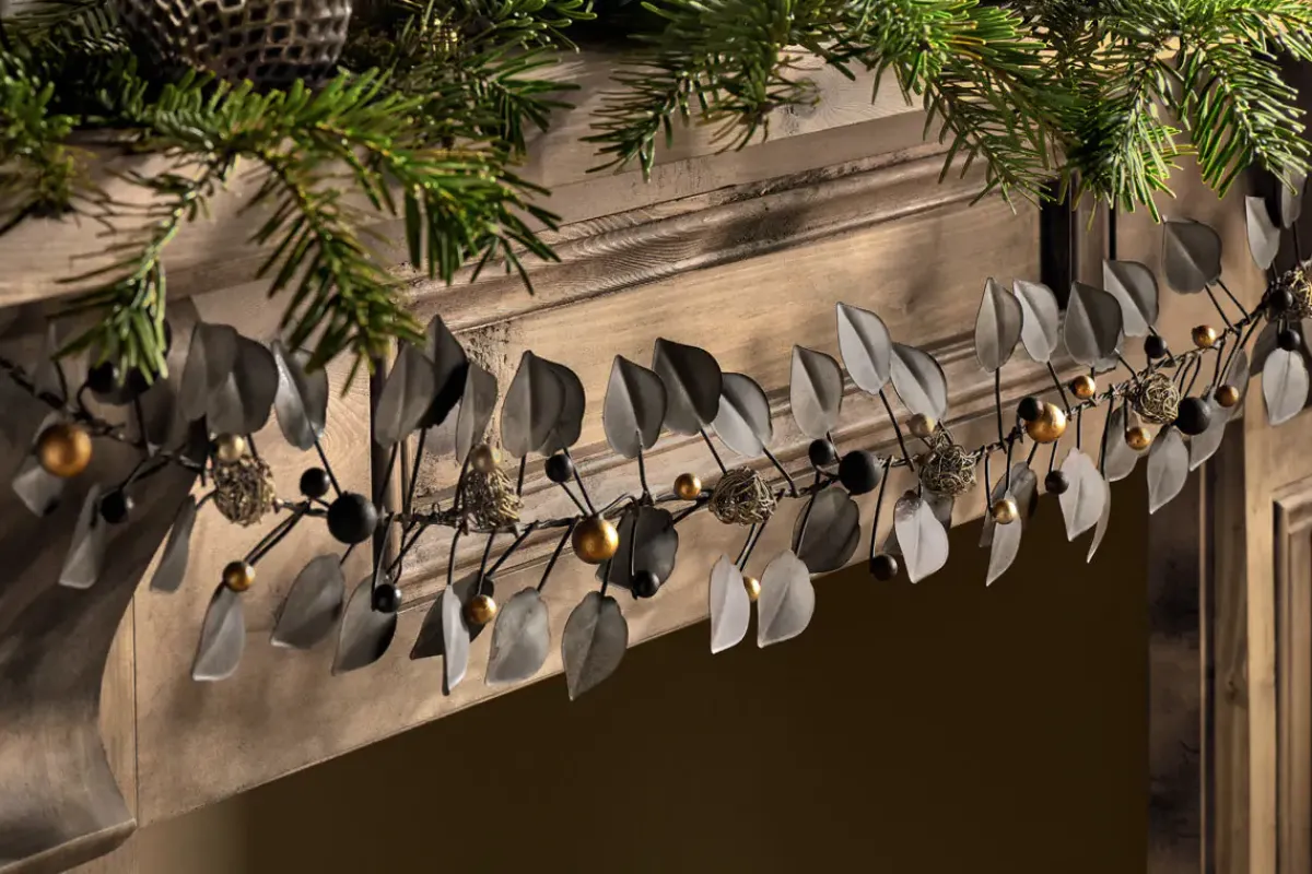 Wreaths & Garlands|Winter Berries^Nkuku Ishana Garland - Antique Brass