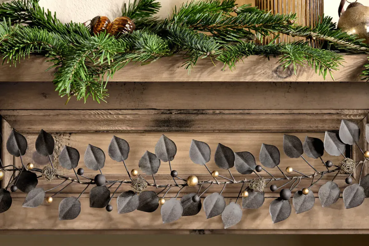 Wreaths & Garlands|Winter Berries^Nkuku Ishana Garland - Antique Brass