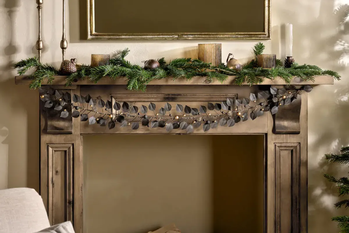 Wreaths & Garlands|Winter Berries^Nkuku Ishana Garland - Antique Brass
