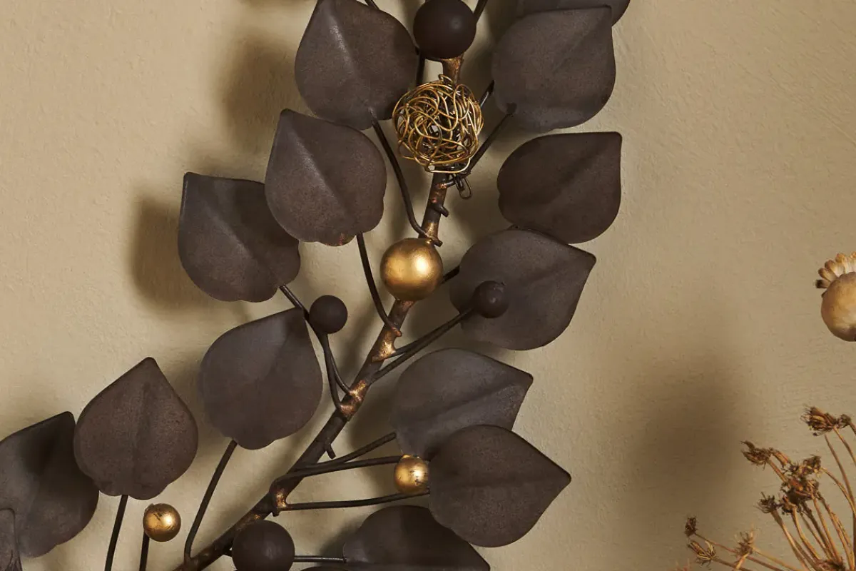 Wreaths & Garlands|Winter Berries^Nkuku Ishana Wreath - Antique Brass