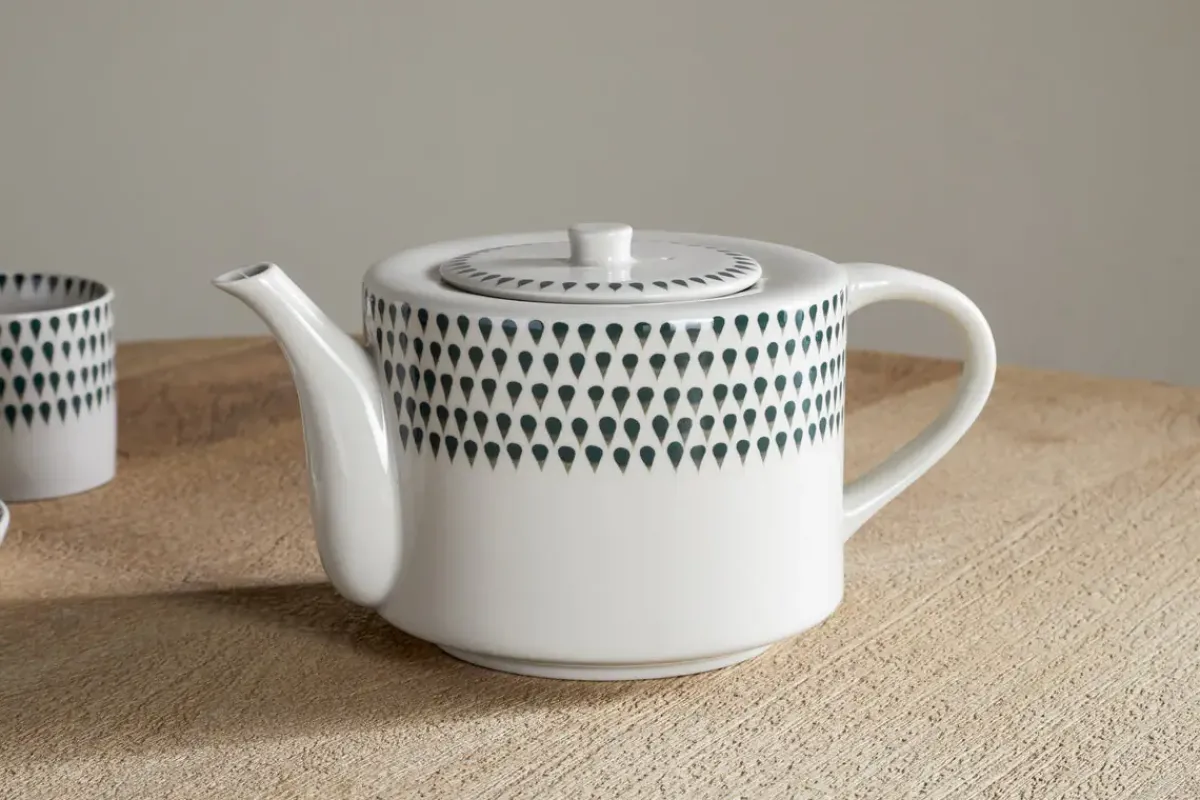 Breakfast Accessories|Teapots & Teacups^Nkuku Juniper Drop 4 Person Teapot - Cream & Juniper Green
