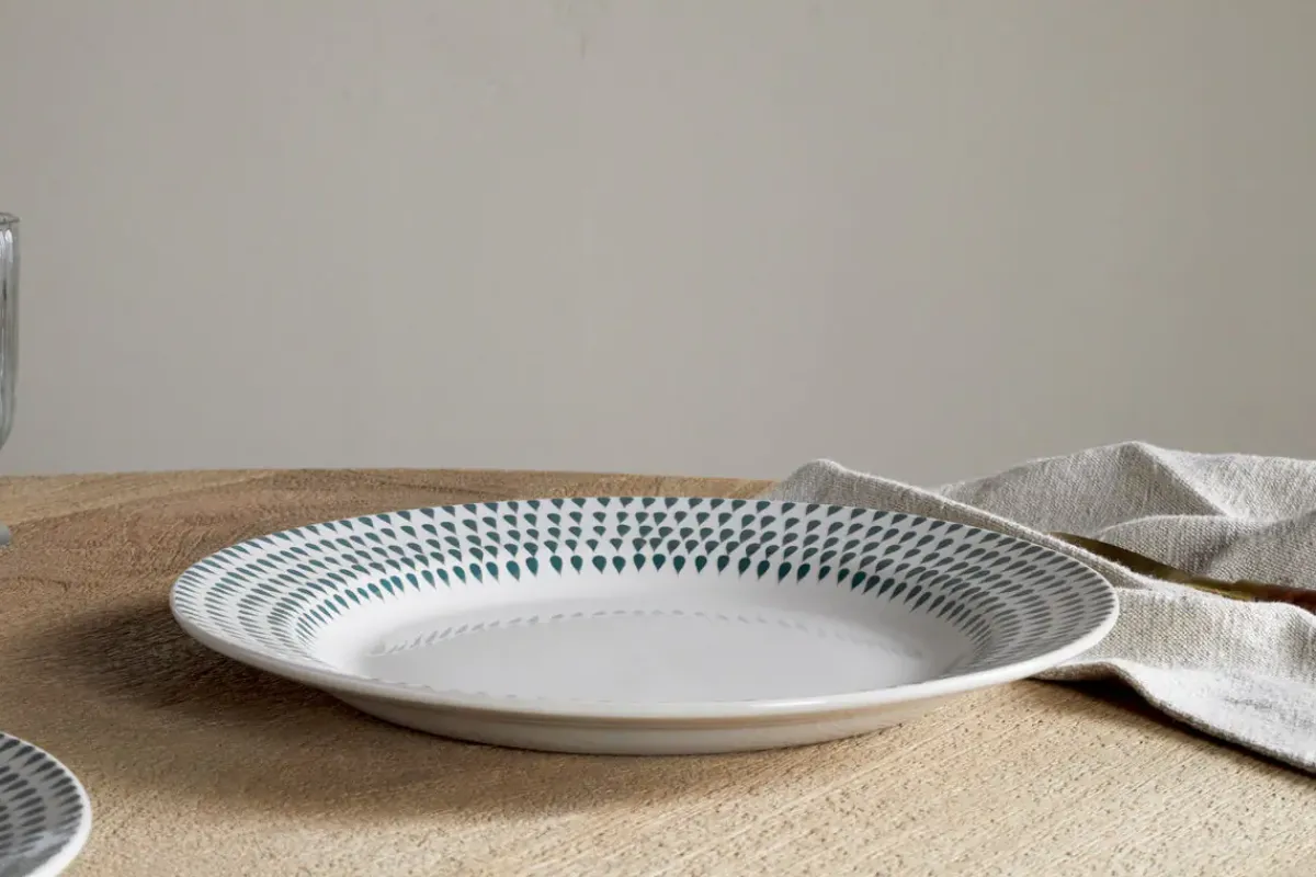 Plates^Nkuku Juniper Drop Dinner Plate - Cream & Juniper