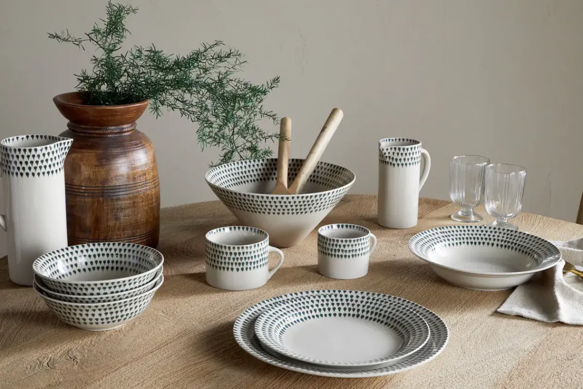 Plates^Nkuku Juniper Drop Dinner Plate - Cream & Juniper