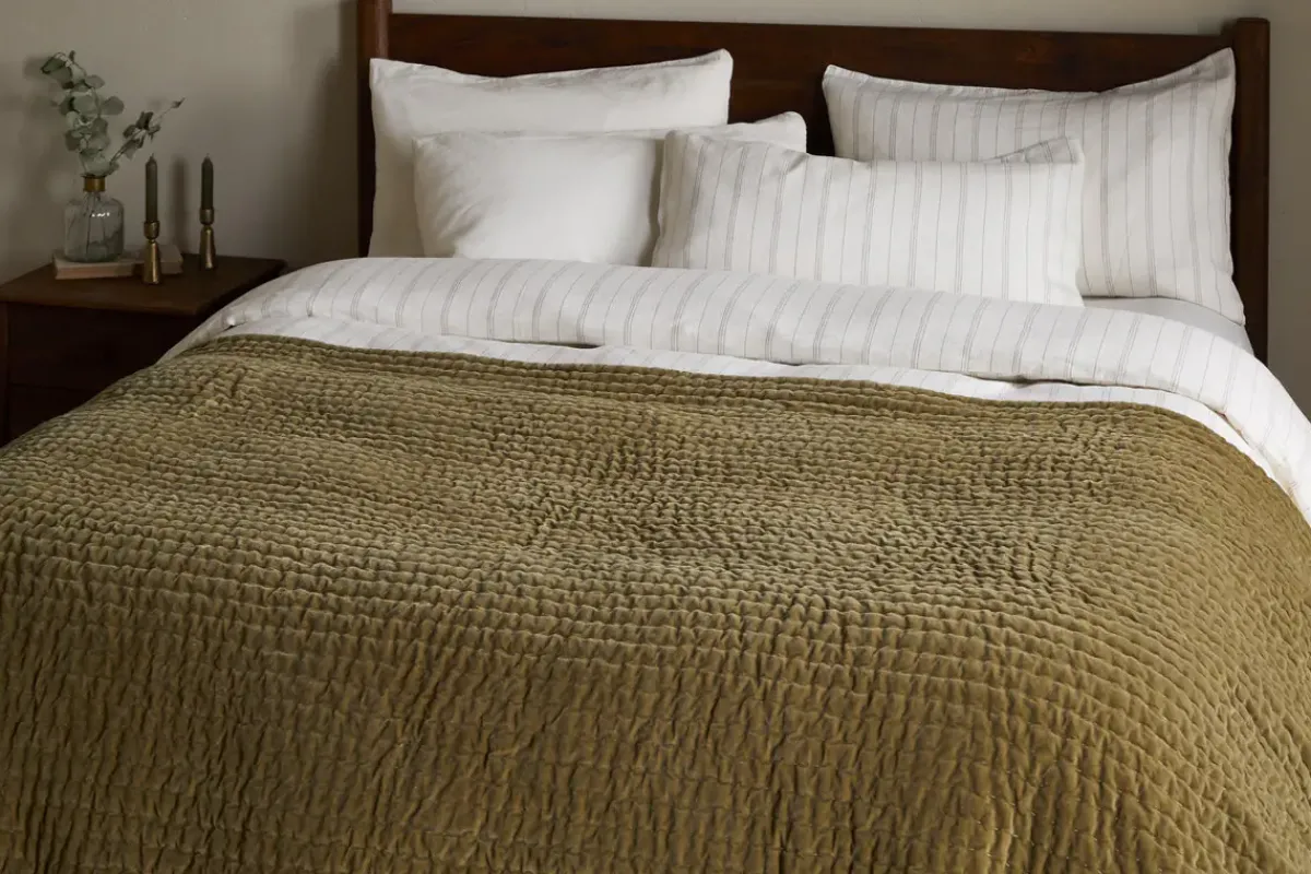 Bedroom Textiles|Blankets & Throws^Nkuku Nidra Velvet & Linen Bed Quilt - Moss