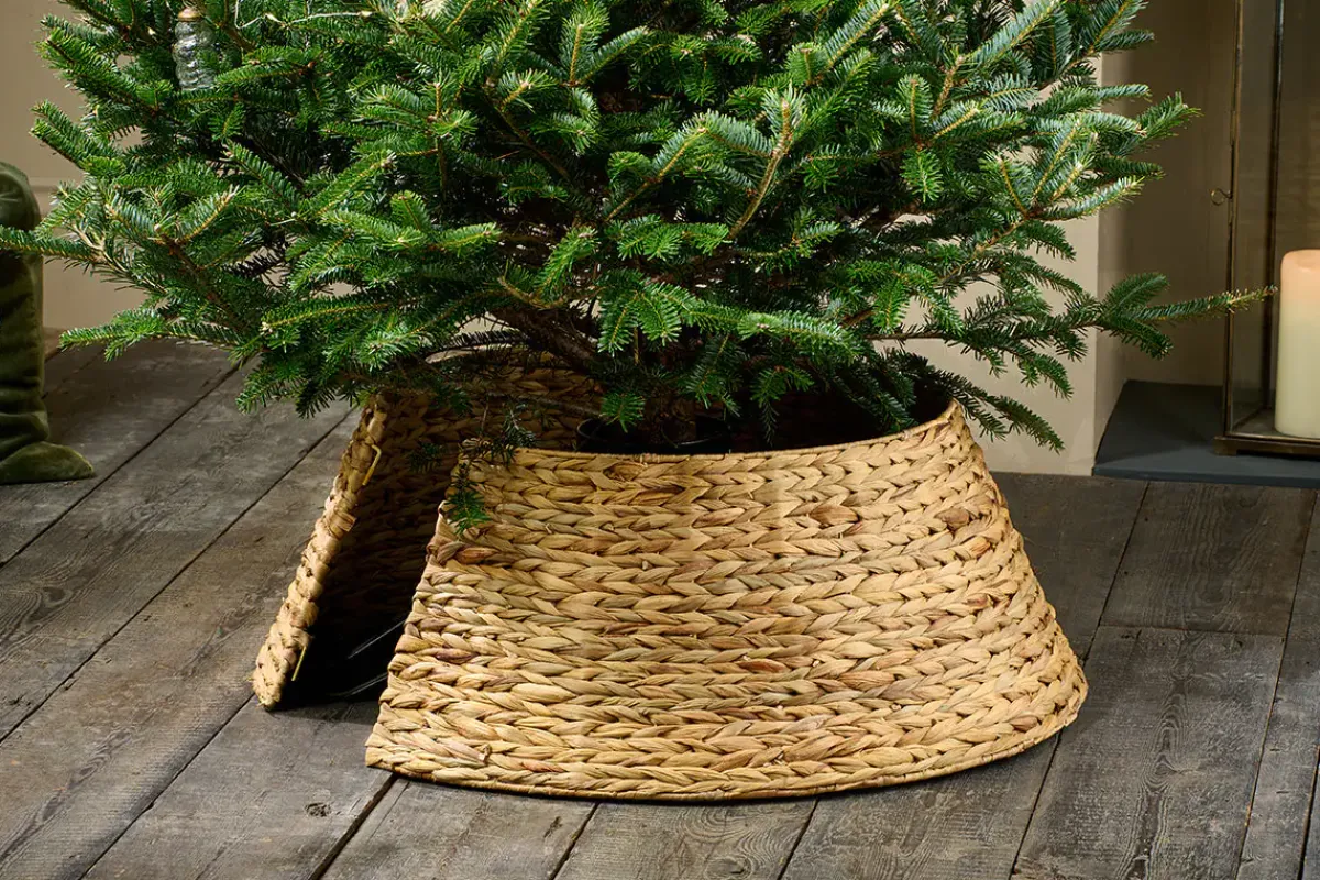 Baubles & Tree Decorations|Bright Christmas^Nkuku Rani Tree Skirt - Natural