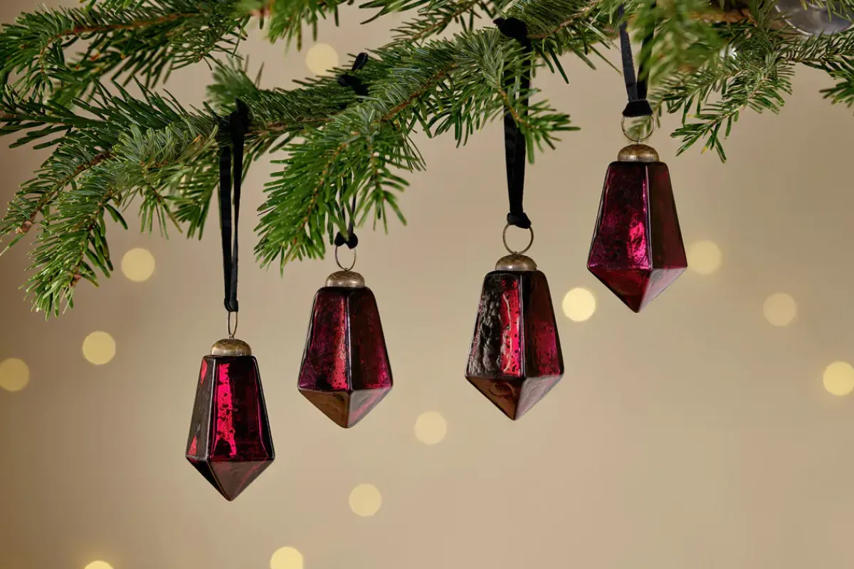 Baubles & Tree Decorations|Winter Berries^Nkuku Ratnam Baubles - Large (Set of 4) Ruby