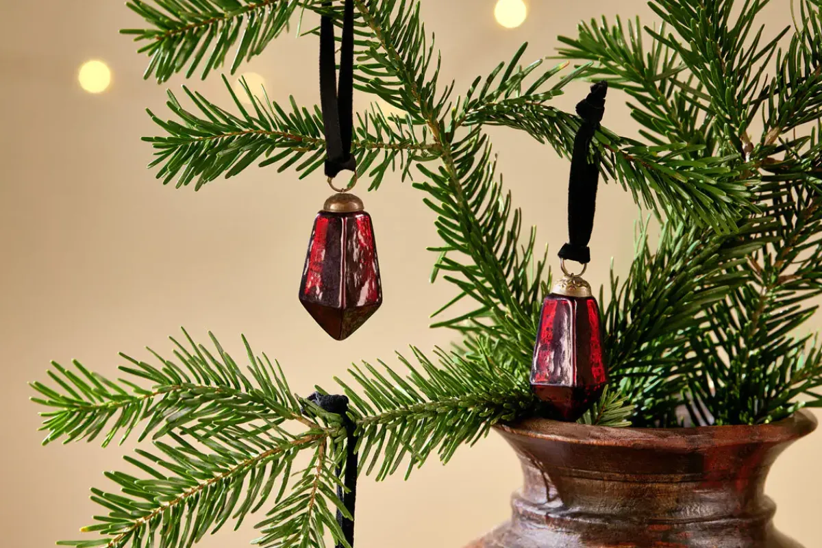 Baubles & Tree Decorations|Winter Berries^Nkuku Ratnam Baubles - Ruby Small (Set of 4)