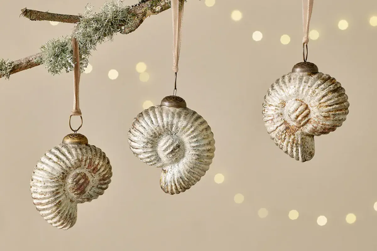 Baubles & Tree Decorations^Nkuku Sachin Shell Baubles - Rustic Gold - (Set of 4)