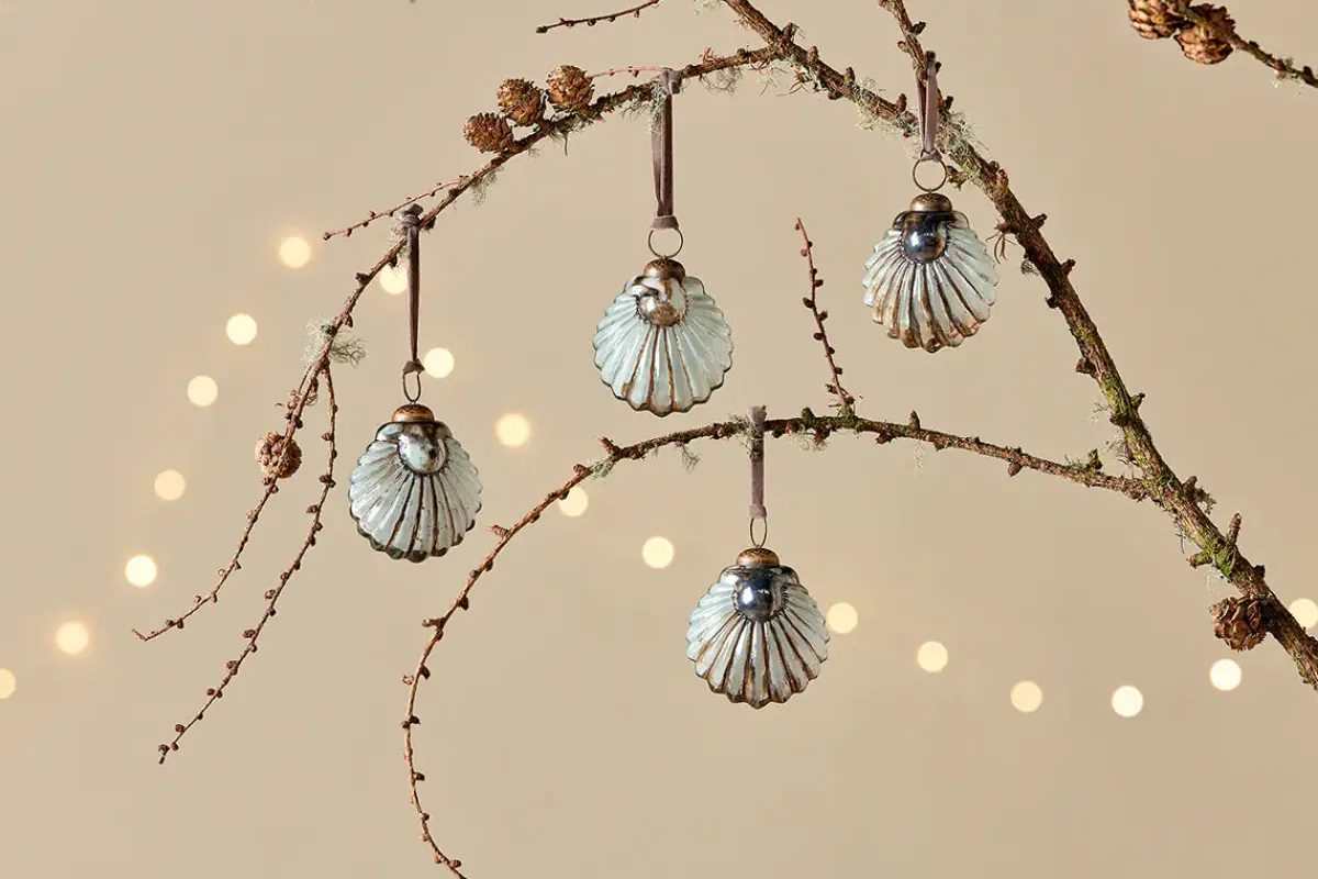 Baubles & Tree Decorations^Nkuku Sohni Shell Baubles - Gold & Cream - (Set of 4)