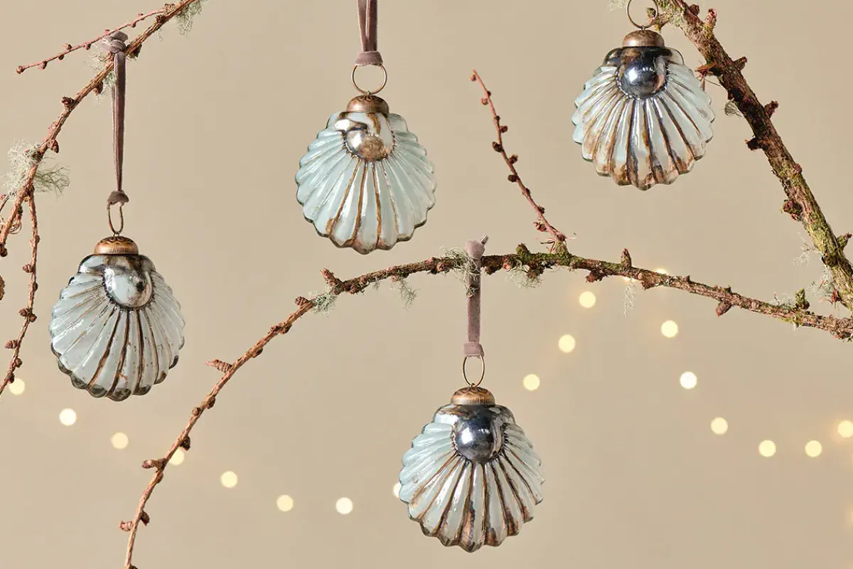 Baubles & Tree Decorations^Nkuku Sohni Shell Baubles - Gold & Cream - (Set of 4)