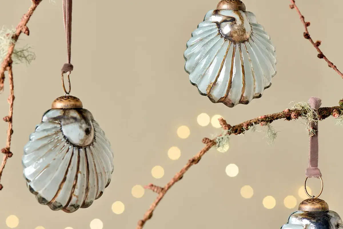 Baubles & Tree Decorations^Nkuku Sohni Shell Baubles - Gold & Cream - (Set of 4)