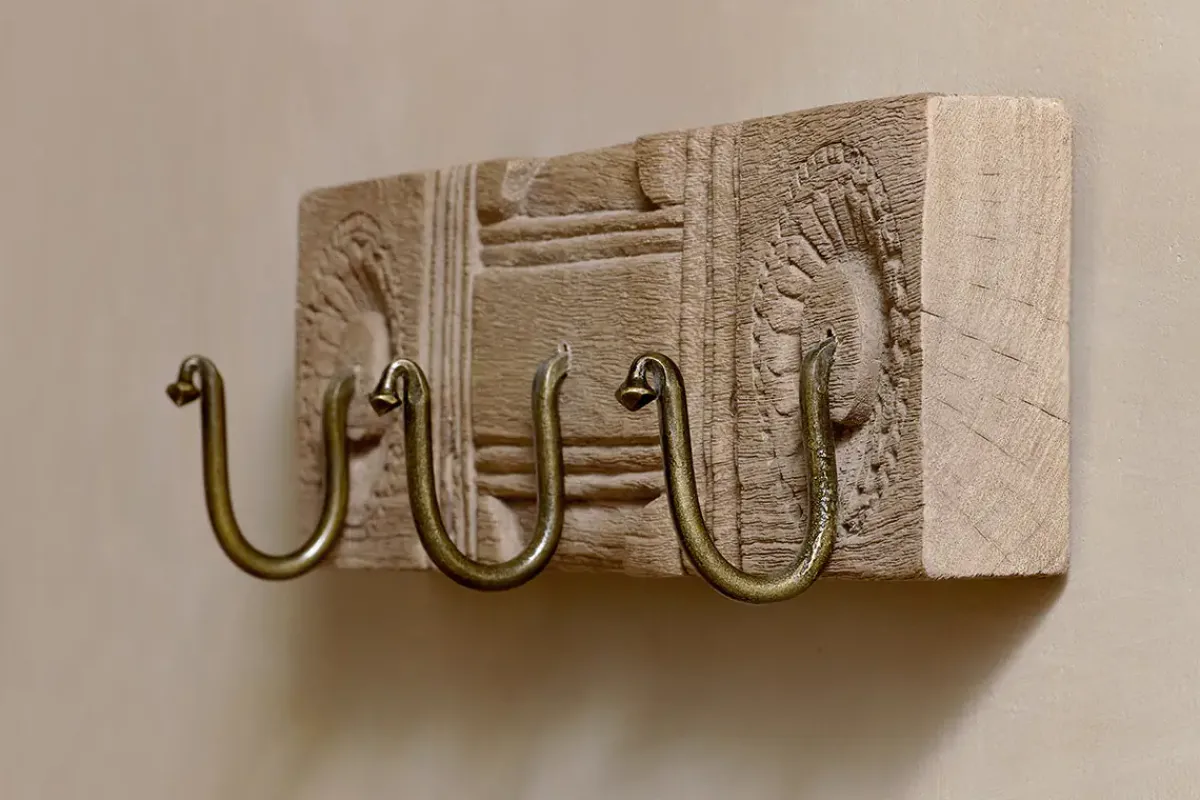 Hooks & Rails|Hooks & Rails^Nkuku Veduru Mango Wood Carved Hook - Natural (Row of 3)